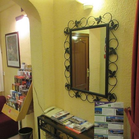 Hostal Prim Madrid Esterno foto