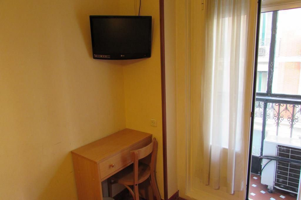 Hostal Prim Madrid Esterno foto