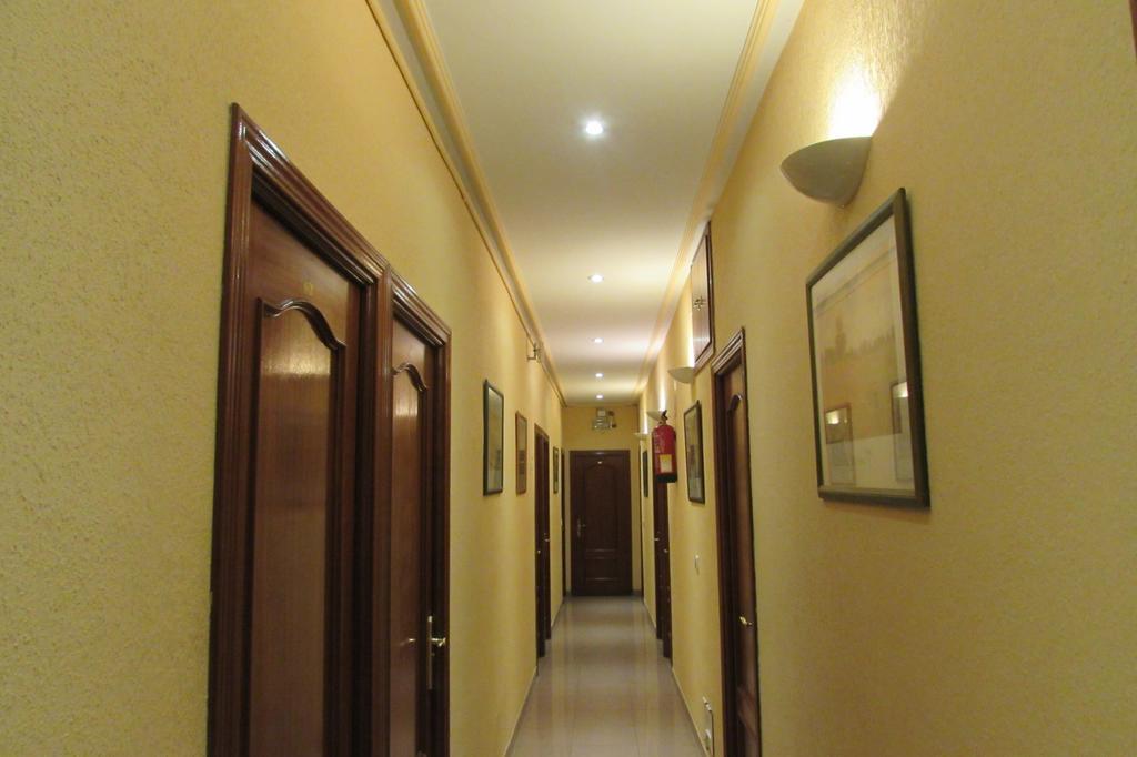 Hostal Prim Madrid Esterno foto