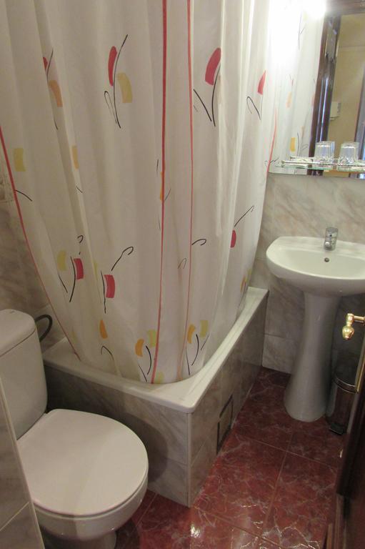 Hostal Prim Madrid Esterno foto