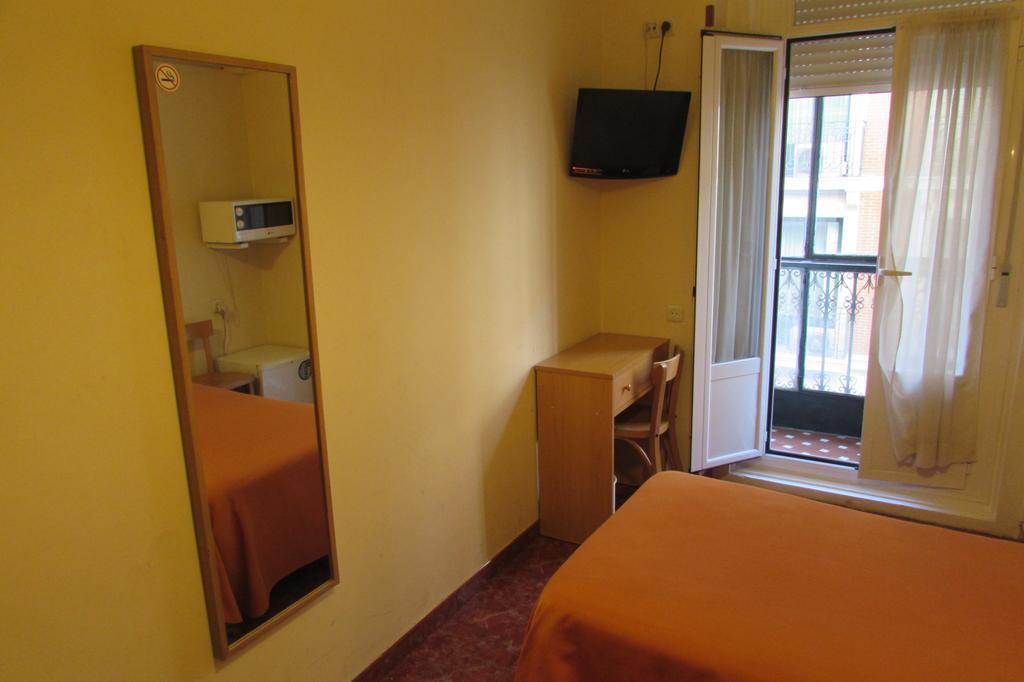 Hostal Prim Madrid Esterno foto