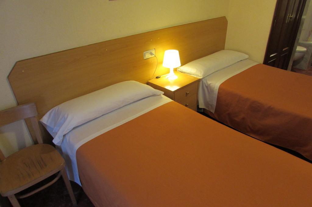 Hostal Prim Madrid Esterno foto