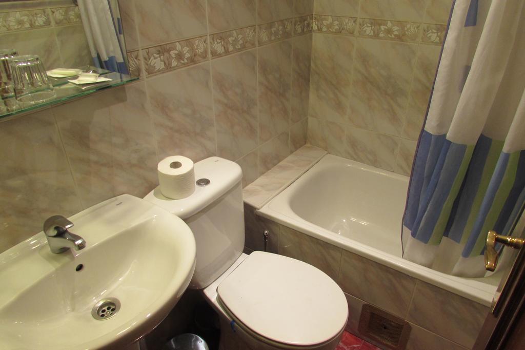 Hostal Prim Madrid Esterno foto