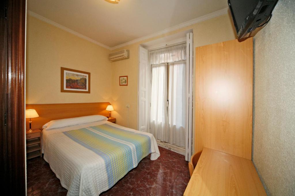 Hostal Prim Madrid Esterno foto